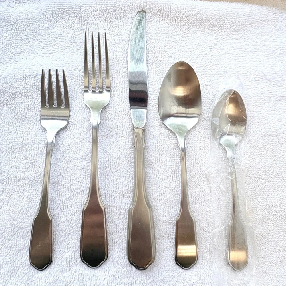 Oneida Community Valley Forge Stainless Flatware 5 Pc. Place Setting Silverware
